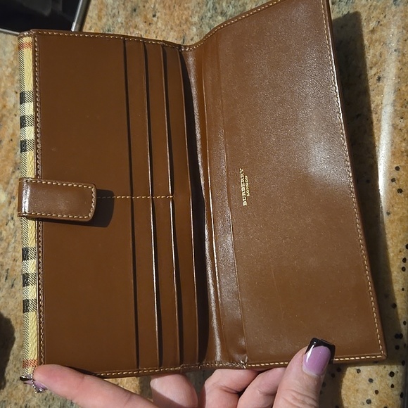 Burberry Long Snap Wallet - Picture 4 of 7